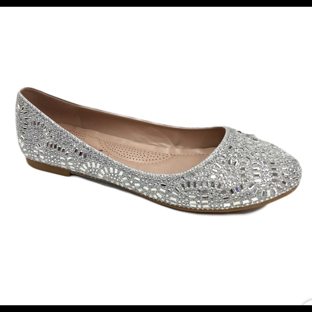 Women’s silver rhinestone flats 8.5